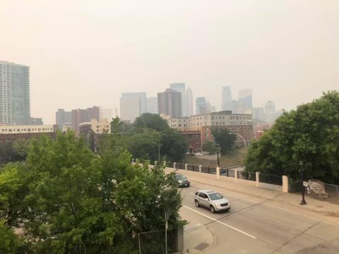 robin4mpls's tweet photo. This is what Minneapolis looks like right now. Smoky skies as a result of the wildfires taking place in Canada. Worst air quality recorded in the state’s history. 

We are literally witnessing climate catastrophes happen daily. https://t.co/0DAK5KQHlS