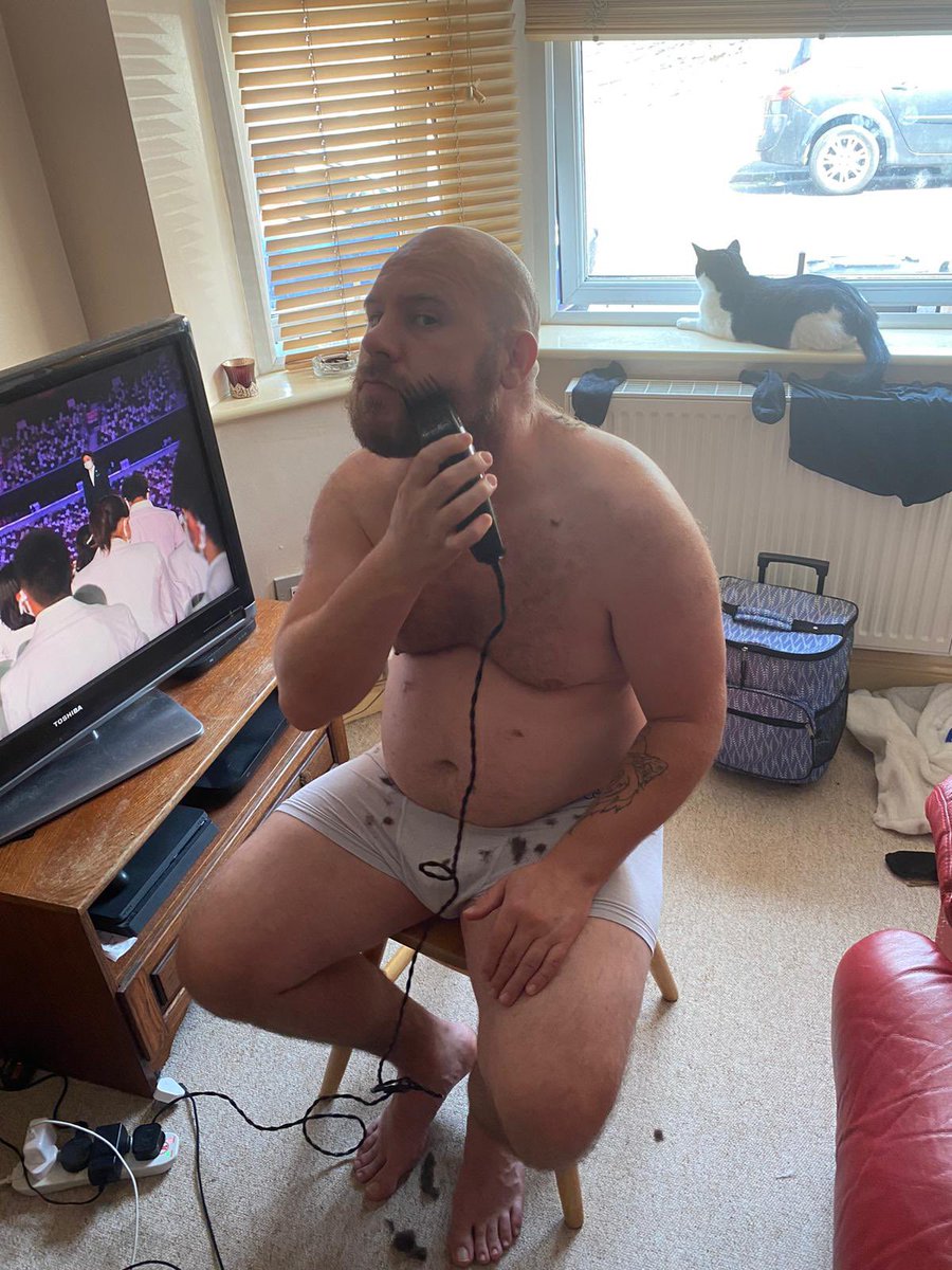 poskicub's tweet photo. My housemate always takes pics of me at the wrong times 😂😂 https://t.co/1M1qj8T0Vf
