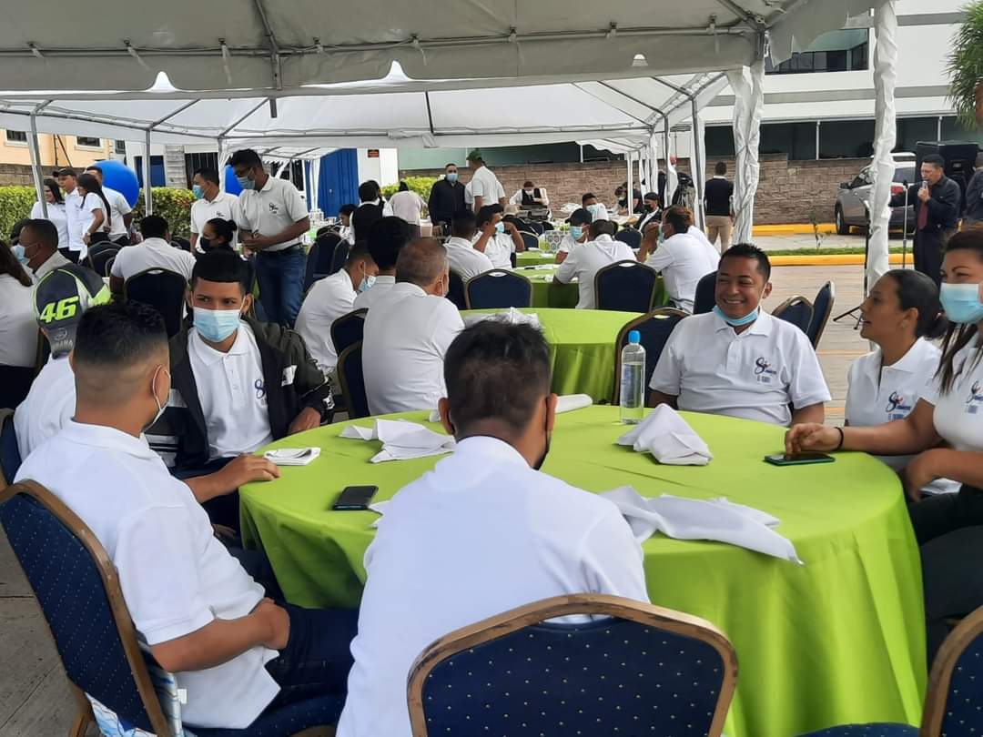 suyapamedios's tweet photo. 🎉 Restaurante #ElMorito celebra 8 años de servicio a la población capitalina. Hoy cuenta con 3 restaurantes localizados en puntos estratégicos para darle mejor atención a sus clientes. https://t.co/m5pdxKjcWp