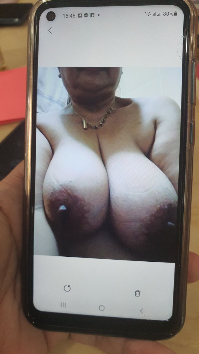 สดๆร้อนๆ โชคดีที่รู้รหัสมือถือแม่ยาย 
ถ่ายเสร็จมีลบ ต้องไปหาในถังขยะ
นมใหญ่น่าดูดมากกกก

ไว้มีโอกาศจะขอจับ