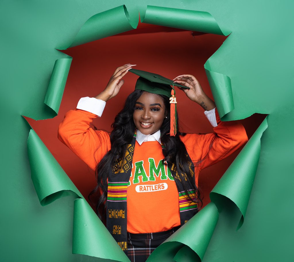 areona_iheart's tweet photo. it’s not over… it’s just the beginning 🥺🎓
•
•
#FAMUALUMNA #FAMUGRAD21 https://t.co/HGiAADftRd