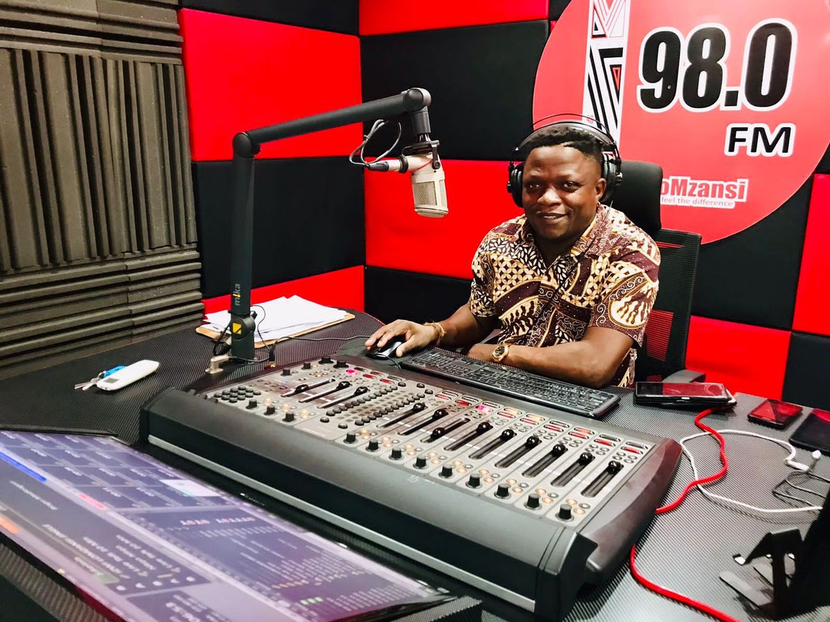 MsajeroRSA's tweet photo. #Musotherapy - "Your Different Weekend Radio Template" is on your wireless via KZN's Durban-based ceritfied supreme community radio station @izwi98fm until 06H00 this morning courtesy of yours truly.
Happy Friday to you https://t.co/GxusxQYPl8