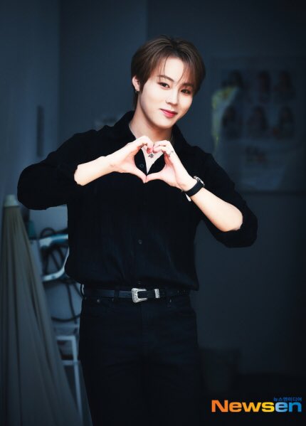 HSW_INA's tweet photo. [📸] 210730 Ha Sungwoon ’Follow Me’ Press Photo.

#하성운 #HASUNGWOON #팔로우미 @HSW_officialtwt @gooreumseng https://t.co/agRyw8MgdA