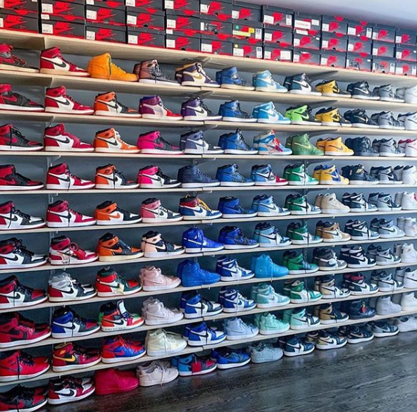 SneakerPics23's tweet photo. 1's 🔥

Shop here: https://t.co/RdhuNeXPDW https://t.co/07e6mjJljp