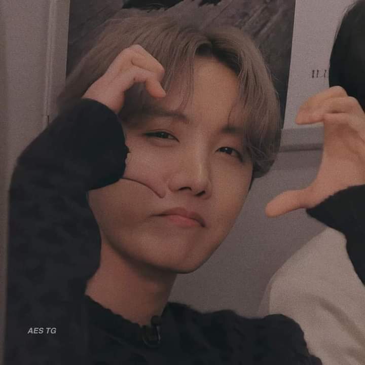 Eliza83878385's tweet photo. Te quiero mucho solecito ☀️🥰💜✨#VacationForBTS #solecitosiguebrillando
#TEAMAMOSHOBI
#solecitonoteapagues
#Bts
#BigHitMusic https://t.co/Rg7bEyYzxl
