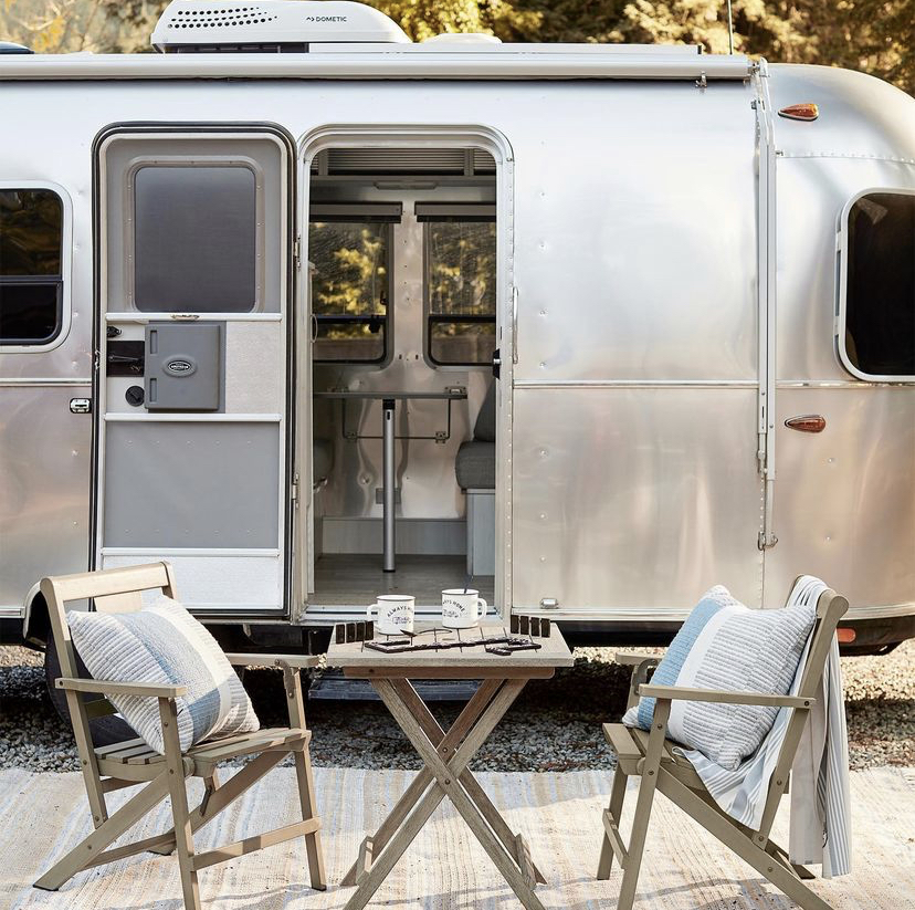 seesparkgo's tweet image. All of the comforts of home + an homage to a deep love for adventure, the @Airstream_Inc x @potterybarn collection couldn&apos;t be more of a dream! 💭 With purposeful items for every travel-loving individual, this collection Is a must-have. Shop here: bit.ly/2TBmi0O