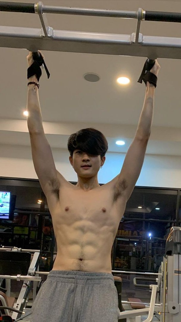 สิ่งที่ซ่อนอยู่ในเสื้อนักเรียน 🥺
#ล่าวงแขน