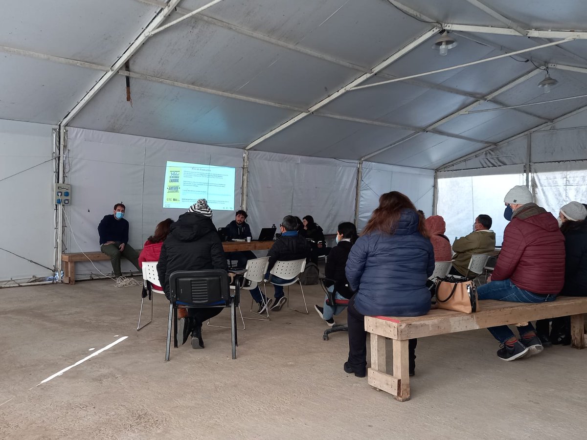 leanleyenda's tweet photo. Esta semana estuvimos en la MGP del Barrio Rodrigo Bueno, presentando el Programa de Intermediación Laboral, que lanzamos en Agosto desde el Ministerio de Desarrollo Humano y Hábitat de @gcba 

¡Activa tu Potencial Laboral!👇 https://t.co/8Imk188bLq https://t.co/1iqdvijpPy