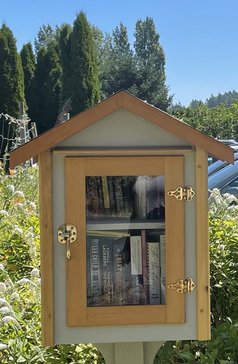 JackpotBook's tweet image. If turning pages isn’t enough exercise … #readingexercises