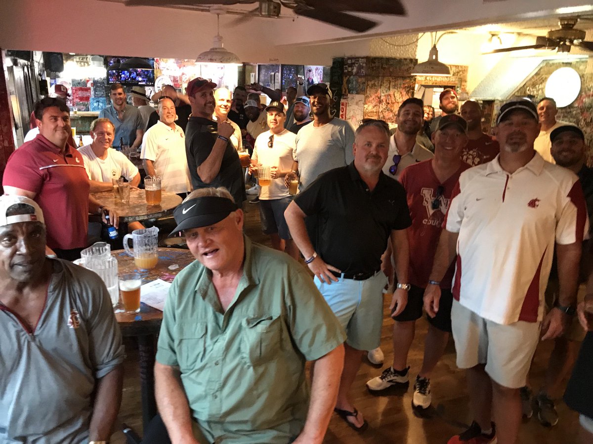 PapaThrow's tweet image. I’m at the annual “Legends in OUR Own Minds…and fading fast!” Golf Tournament and the partying has begun at the Coug!  Coug greats, young and old. #TooFun #GoCougs