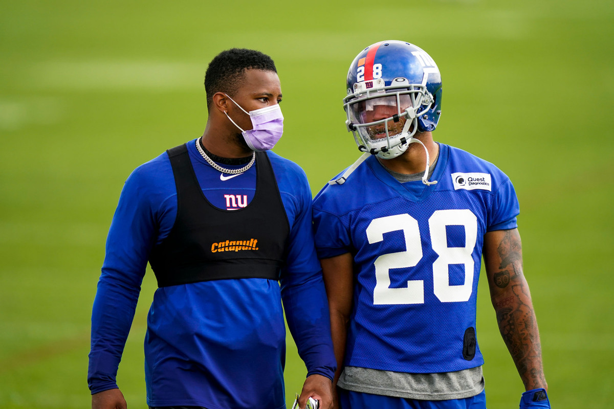 Saquon Barkley finding way to contribute at Giants camp
