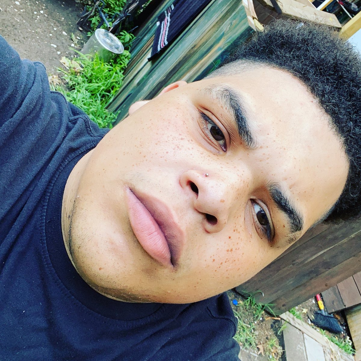 tonethaloc's tweet photo. #lightskin no filter 😂 https://t.co/wa9bsBu6Et