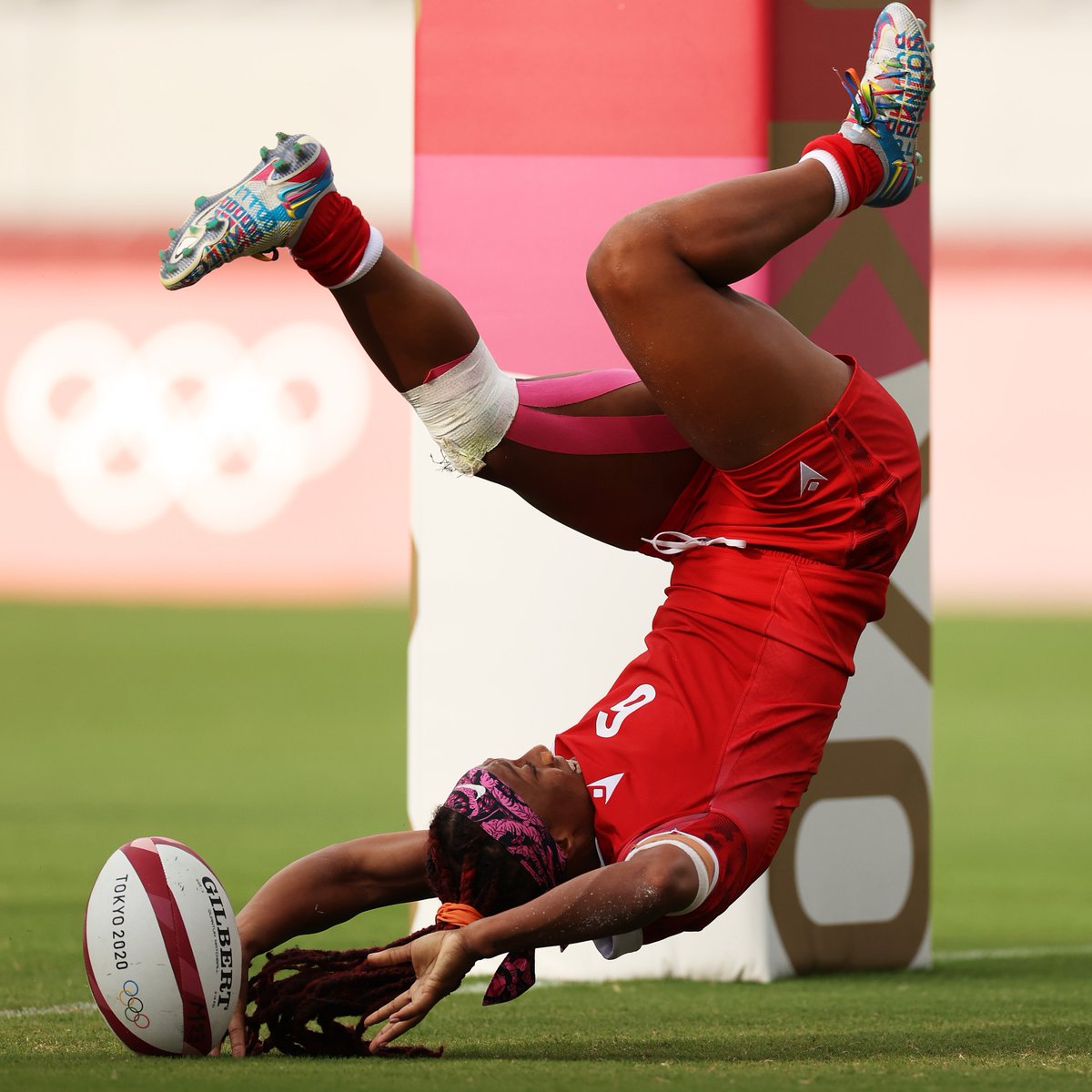 When rugby sevens meets gymnastics! 🔁