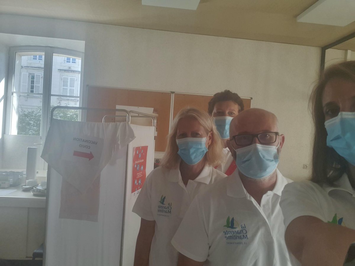 departement17's tweet photo. #Covid19 Ce matin, le #Dept17 organise une séance de #vaccination à #Rochefort pour 70 mineurs non-accompagnés #MNA
Médecins, infirmiers et puéricultrices de Protection Maternelle et Infantile #PMI se mobilisent
#AideSocialeEnfance #ASE #ProtectionEnfance https://t.co/wQnI9wKCME