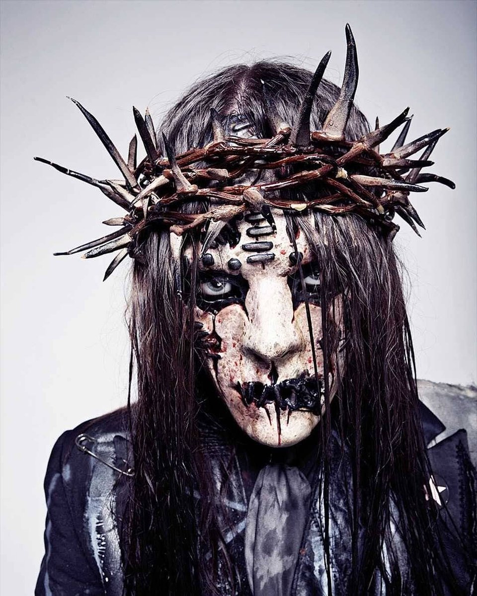 RIP @thejoeyjordison terima kasih menemani masa remaja kami yang keren 🤘
_
#ticketforfamous #unbrokenalbum
#RIPJoeyJordison #slipknot