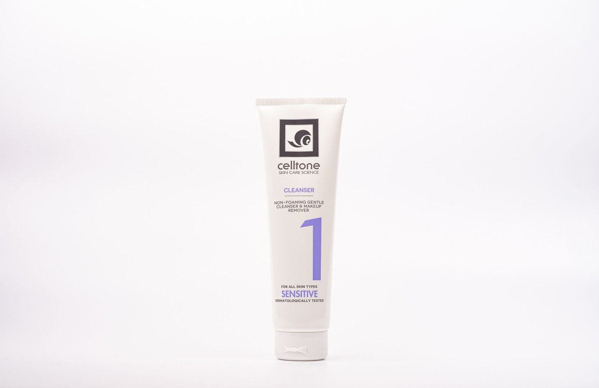 CelltoneSA's tweet photo. Your face doesn’t have to turn sensitive to get clean 🧖‍♀️ Gentle while still extremely effective at removing dirt, pollutants and light makeup, our Sensitive range Cleanser with chamomile extract and allantoin is hydrating and comforting on inflamed complexions. https://t.co/E2OJJGm4MG