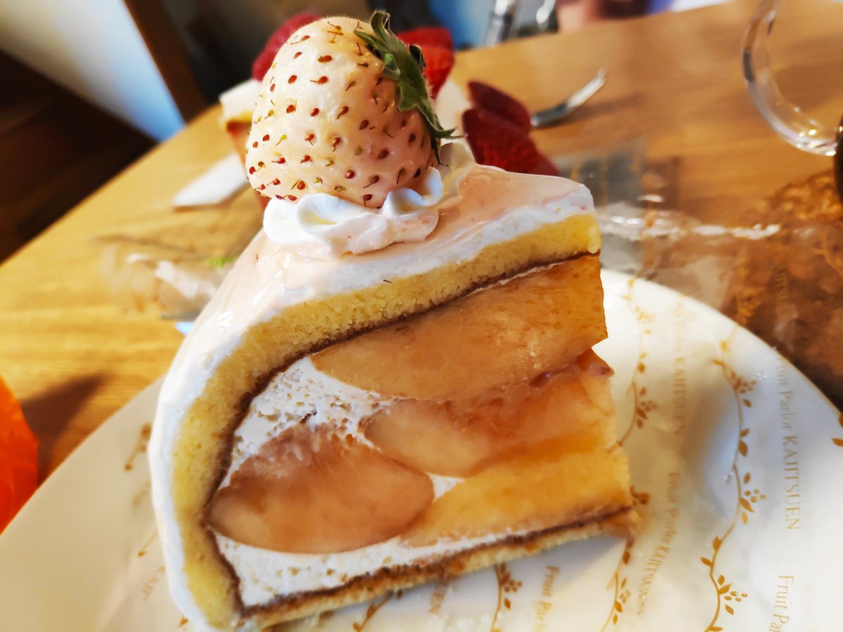akszm_antibody's tweet photo. イチゴとピスタチオのケーキ〜そして桃のケーキ〜 #HamCake https://t.co/x8boCNFDI4