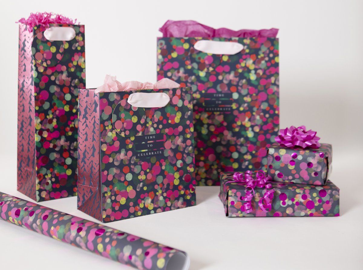 GlickGiftWrap's tweet photo. Just a small selection of our 64 brand new lines available to order now from your agent or our sales office. There's a broad selection to suit all tastes from mono geometric patterns to pretty florals in gift bags, flat wraps, rolls and tissue paper. 💕#stephaniedyment #thinkofme https://t.co/xnaAdDZgLi