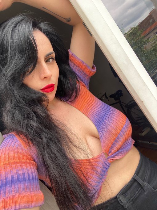 Last week to have a date with me in Berlin before I go to Sweden. Write me now or regret it later mariaxriot@protonmail