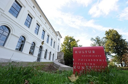 Heute im Portait: das Georg-Eckert-Institut - Leibniz-Institut für internationale Schulbuchforschung Braunschweig, das 2020 zum ersten Mal mit dem TOTAL E-QUALITY Prädikat ausgezeichnet wurde.
bit.ly/3rJ3QQx
#chancengleichheit #diversity #TotalEquality <a href="/GeorgEckert/">GEI</a>
