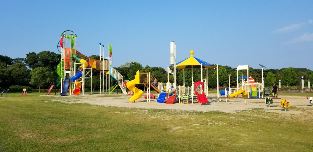 パーラーチョイス中津 当店からはちょっと距離がありますが 米山公園に複合遊具施設 のびのびパーク が7月21日 水 にオープンしたみたいなので行ってきました お子様がいる方には駐車場も広いし便利ですが今年もかなり暑さが厳しいので熱中症には気を