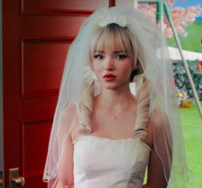 NamisLogPose's tweet photo. Betsy makes the most beautiful bride 👰 @DoveCameron #Schmigadoon https://t.co/k02zWVkjfU