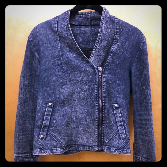 TShirtAddicts's tweet photo. So good I had to share! Check out all the items I'm loving on @Poshmarkapp #poshmark #fashion #style #shopmycloset #anthropologie #xoxo #vintage: https://t.co/LECW7JHYGr https://t.co/ySSyXMaz4S