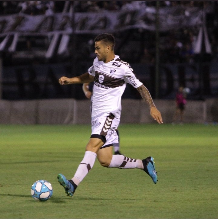 Club Atlético Platense 🇬🇧 on X: [Reserve] #TorneoLPF 🏆 #Date4 1️⃣1️⃣📸  © ️ Protocol photos of the start against Rojo in Galván. Everything # Platense supports you, Franco Valentini 💪🏼 #VamosCalamares🦑   / X