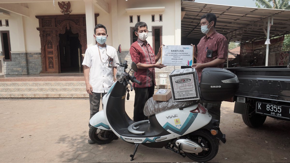 plntanjungjatib's tweet photo. Penyerahan bantuan motor listrik untuk pemerintah Desa Kaliaman guna mendukung percepatan pelayanan masyarakat.
#CSRPLNTJB https://t.co/AWFONIVJGp