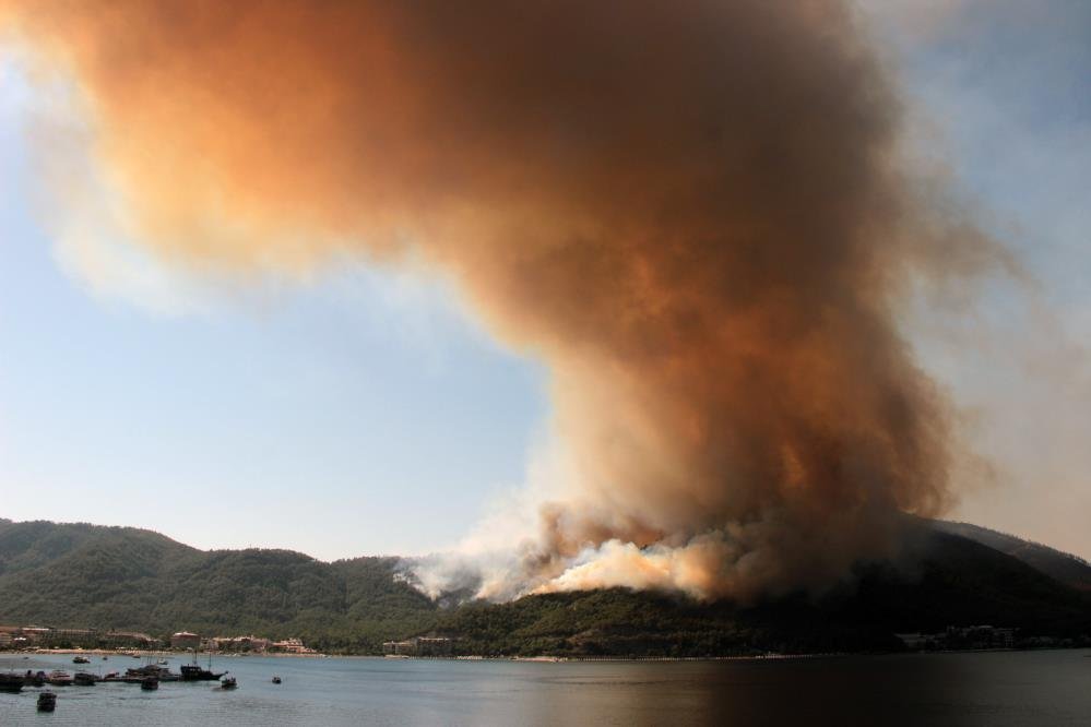 gazetesozcu's tweet photo. Marmaris’te alevler yüzlerce hektara yayıldı: Gelen görüntüler içimizi dağlıyor
https://t.co/UTnubeKX1h https://t.co/IWZ6hDDF1c