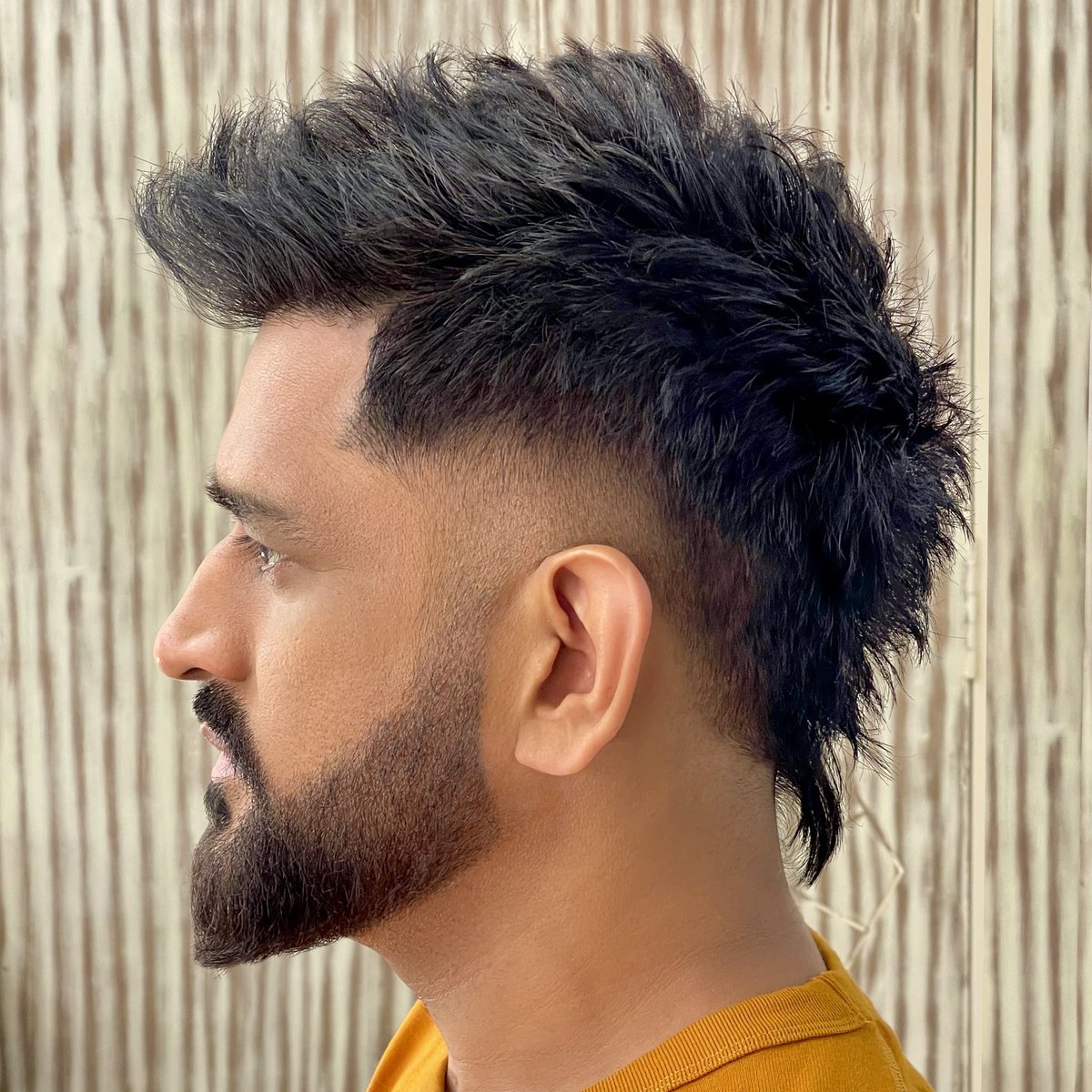 AalimHakim's tweet photo. Legend Dhoni👑 Sports A Dashing Look 🔥🔥🔥

Thoroughly enjoyed doing this haircut &amp; beard for our legend Mahendra Singh Dhoni 🔥🔥🔥

#MSD #mahendrasinghdhoni #dhoni #msdhoni #fauxhawk #dhonisnewhaircut #dhonistyle #captaincool #aalimhakim #hakimsaalim #viral #trending https://t.co/h17NX8qbDB