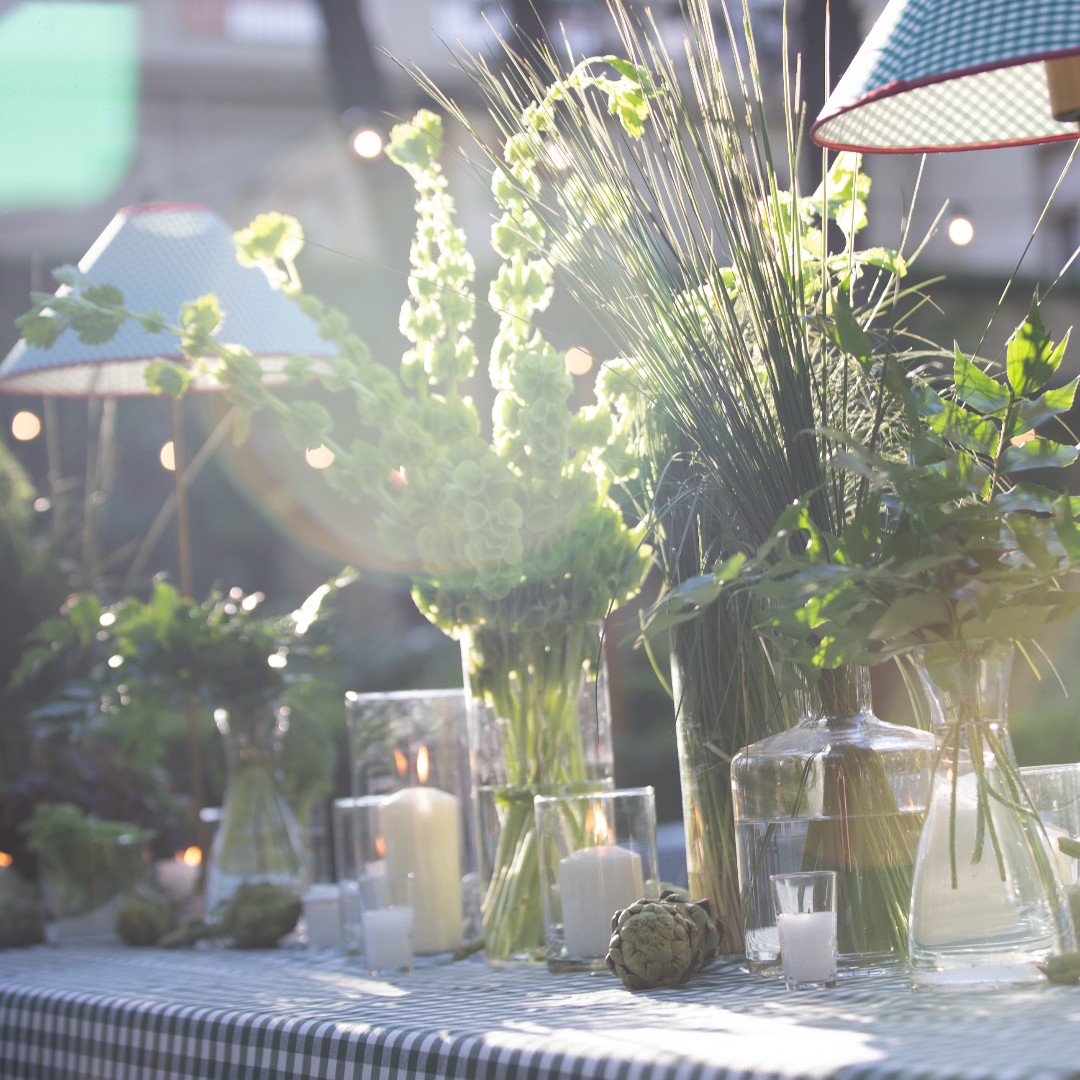 Oh those summer nights!
.
#summervibes #zomer2021 #estate #buitentafel #groendecoratie #greendecoration #siergrassen #beregras #beargrass #flexigrass #steelgrass #greenleaves #botanical #buitenleven #buiteneten