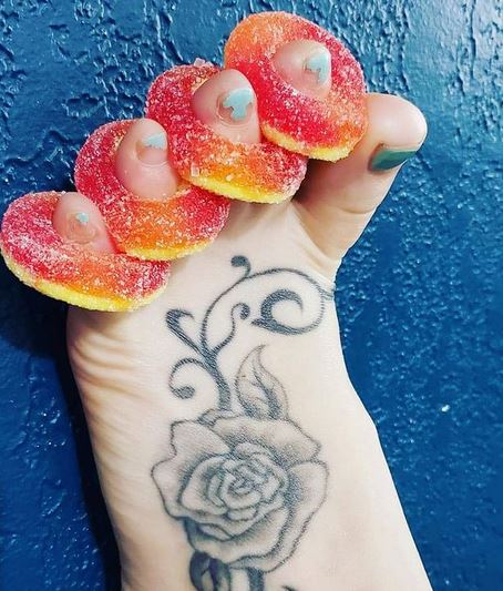 Princes24377546's tweet photo. Peachy keen 🍑🍑🍑
Who wants to redo my pedicure? ;(
#feetoftwitter👣 #feet #feetandfood #peachrings #sweetfeet #sweettoes #sugartoes #princesstoes #feetkink #footfetish #feetandcandy https://t.co/jxWCPIpydY