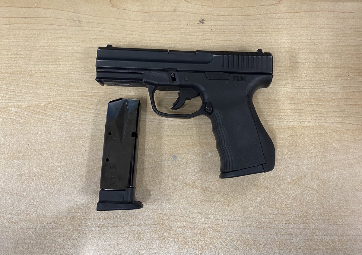 Busy night for Mission’s Finest! Officer Cuba &amp; Rosales caught a vandalism suspect in the act and as the suspect tried getting away he tossed a handgun. Officer Harer &amp; Torres’ traffic stop for tinted windows resulted in a recovered handgun. Great work gentlemen! 👏🏼<a href="/Capt_Odle/">LAPD Mission</a>