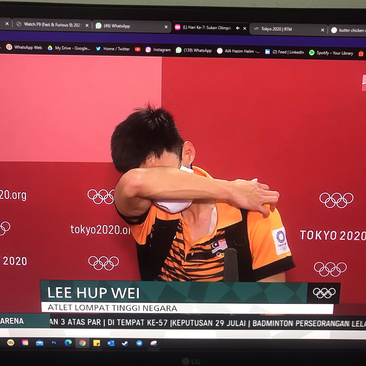 hazimhalimmmm's tweet photo. 😭 jangan nangis Lee Hup Wei. Dah cukup membanggakan dah wakil Malaysia ke Olimpik 🥺 https://t.co/Qy6NtjvVGW