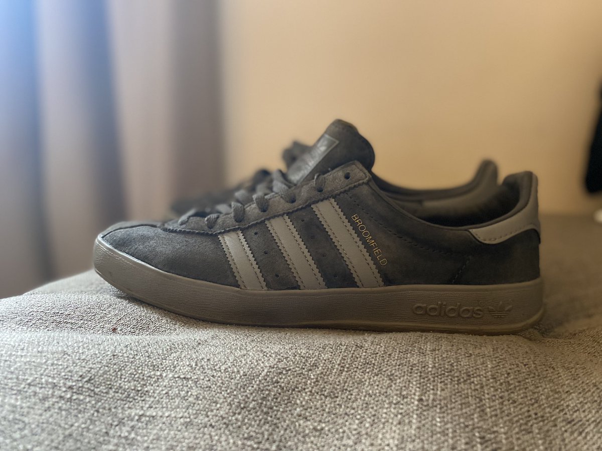 kevn84's tweet photo. New day, old stripes as it looks like it gonna rain. Time to hit the pavement again! #3stipes @ChrisWeller46 @adidan80 @soi6cufc @Dadidassler @adiFamily_ https://t.co/wdlHbhcU0Y