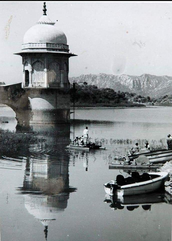 NeetuSarpanch's tweet photo. कभी दूर दूर तक सिर्फ पानी ही पानी नजर आता था,
विश्व प्रसिद्ध एशियाड खेलो की मेजबानी का गौरव भी बाँध ने हासिल किया पर आज सबने इसे भुला दिया। 
सरकारे कब इस ओर ध्यान देगी।
#रामगढ_बांध_में_पानी_लाओ 
#ERCP_को_मंजूरी_दो 
@DrKirodilalBJP 
@ashokgehlot51 
@narendramodi https://t.co/QpuiGe9DvW