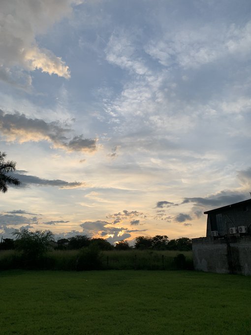 Como amo los atardeceres 🥺 https://t.co/CyR9Z7S2n6