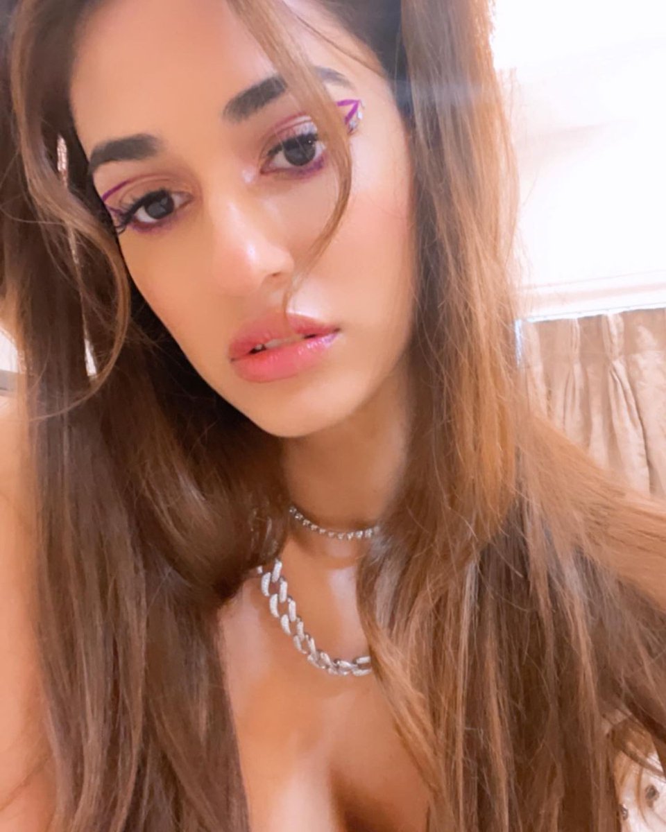 DishPatani's tweet photo. 🐤 https://t.co/a8TJmtFEJG