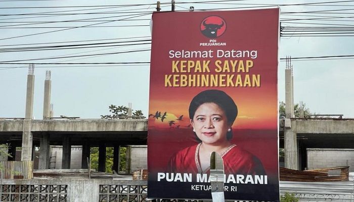 Ayang_Utriza's tweet image. Mbak @puanmaharani_ri izin bertanya: berapa biaya buat baliho &amp;amp; spanduk ya? Dananya dari mana? Pribadi? Partai? Pengusaha? 

Lebih baik uangnya diberikan ke fakir-miskin &amp;amp; kaum duafa-mustadafin, apalagi saat pagebluk. Dekati rakyat dg kerja, hati, &amp;amp; perhatian bukan dg baliho.🙏