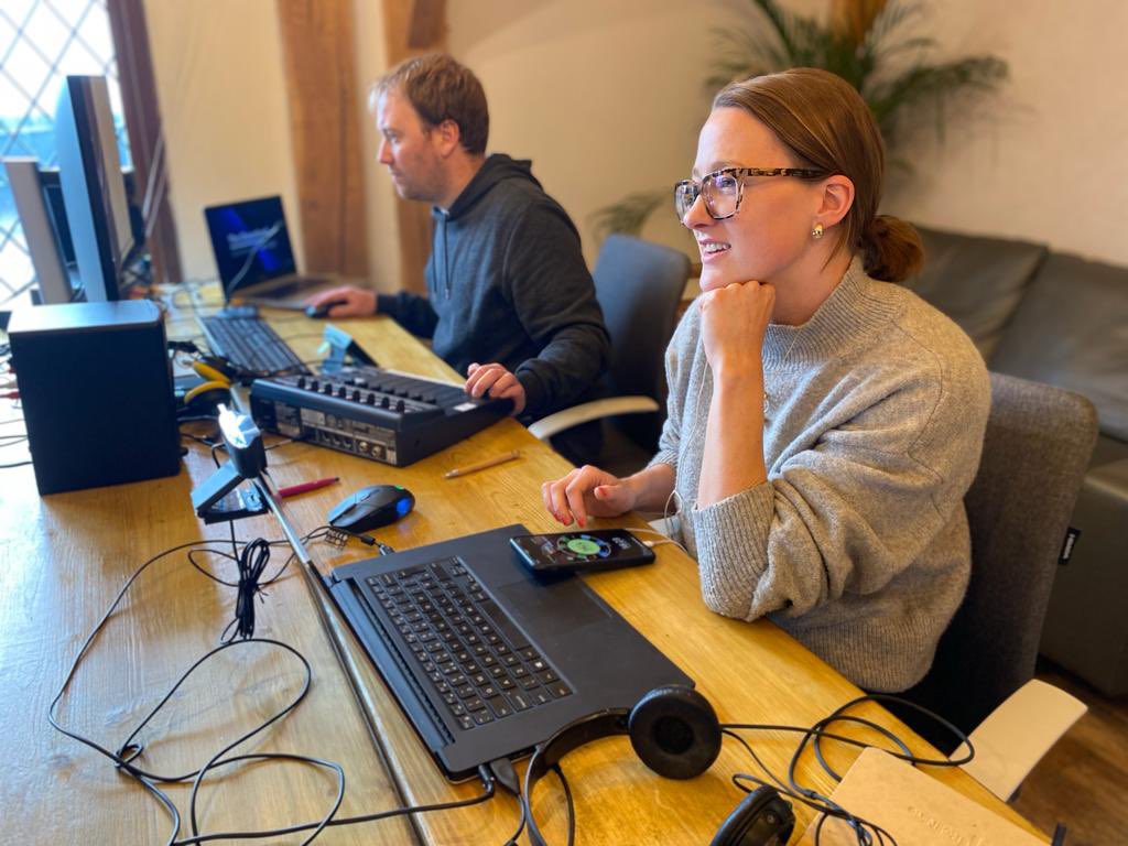 RollNineTV's tweet image. A sneak peek #behindthescenes on our latest production of a fully remote online show The Download for @GettyImages #remotefilming #remoteevent