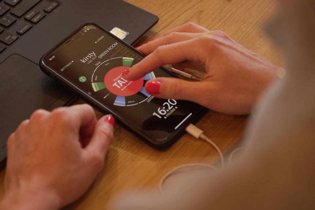 RollNineTV's tweet image. A sneak peek #behindthescenes on our latest production of a fully remote online show The Download for @GettyImages #remotefilming #remoteevent