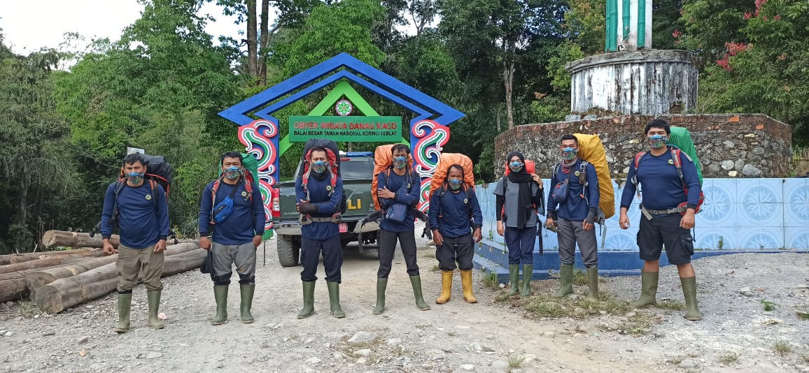 SumatranTigerID's tweet photo. Tiger Protection Conservation Unit team at Kerinci Seblat National Park (TNKS) who will be on patrol also participate in Global Tiger Day 2021 campaign. #GlobalTigerDay #GlobalTigerDay2021 #Konservasi #HarimauSumatra #WeAreTigers https://t.co/LSrhYRMxvi
