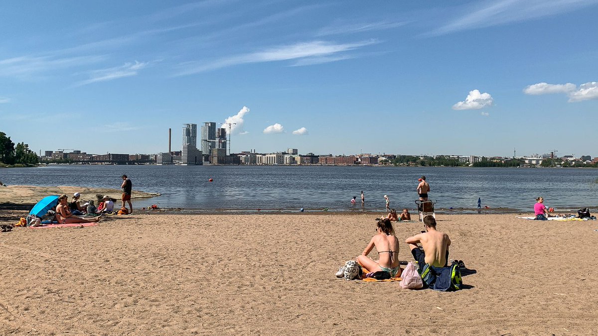 It's going to be another scorcher in the capital, so if you are visiting Helsinki with kids @myhelsinki have identified the best child-friendly swimming places that can be found all along the shorelines and at popular open-air swimming pools: https://t.co/BYW7iUnXQH https://t.co/Wi3narWOYH
