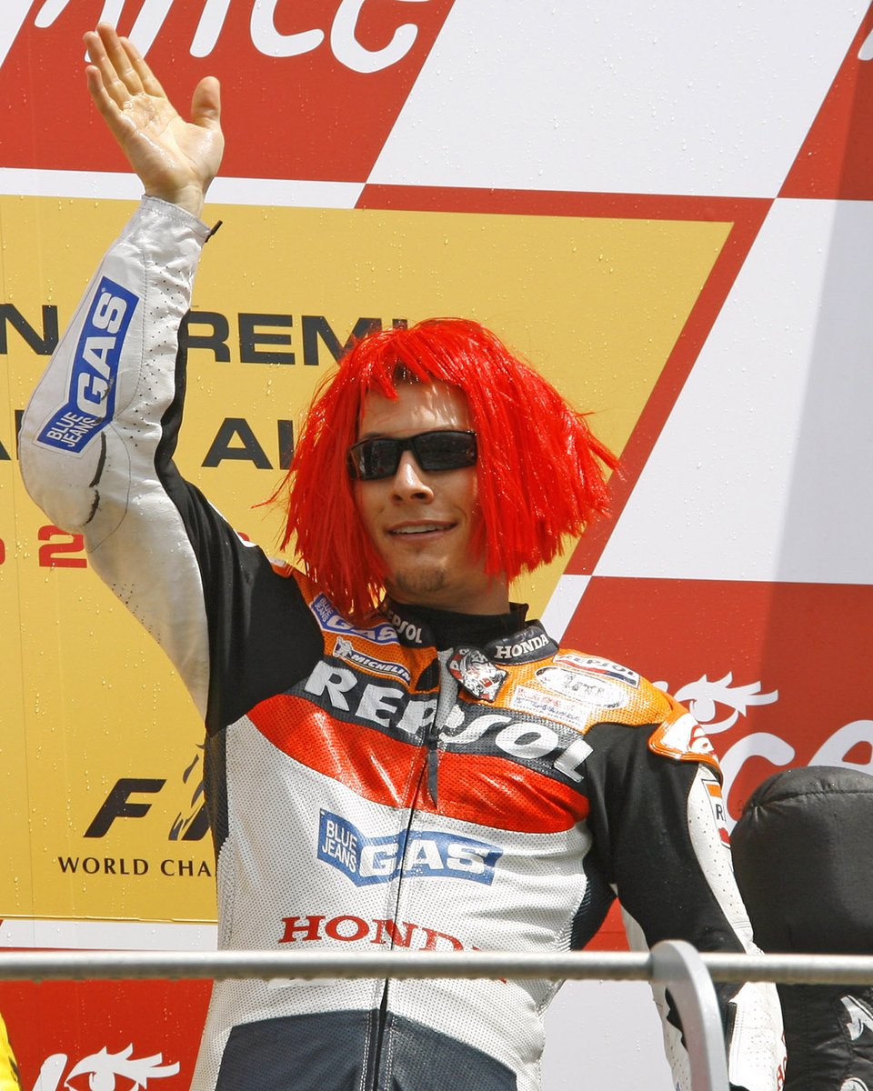 box_repsol's tweet photo. 🎂Nicky Hayden hubiese cumplido hoy 40 años y no podemos evitar la sonrisa al recordarle haciendo lo que más le gustaba. ¡Feliz cumpleaños!

🎂Nicky Hayden would’ve turned 40 today, and we can’t help it but to smile when we remember him doing what he loved most. Happy birthday! https://t.co/jINbmdLz0y