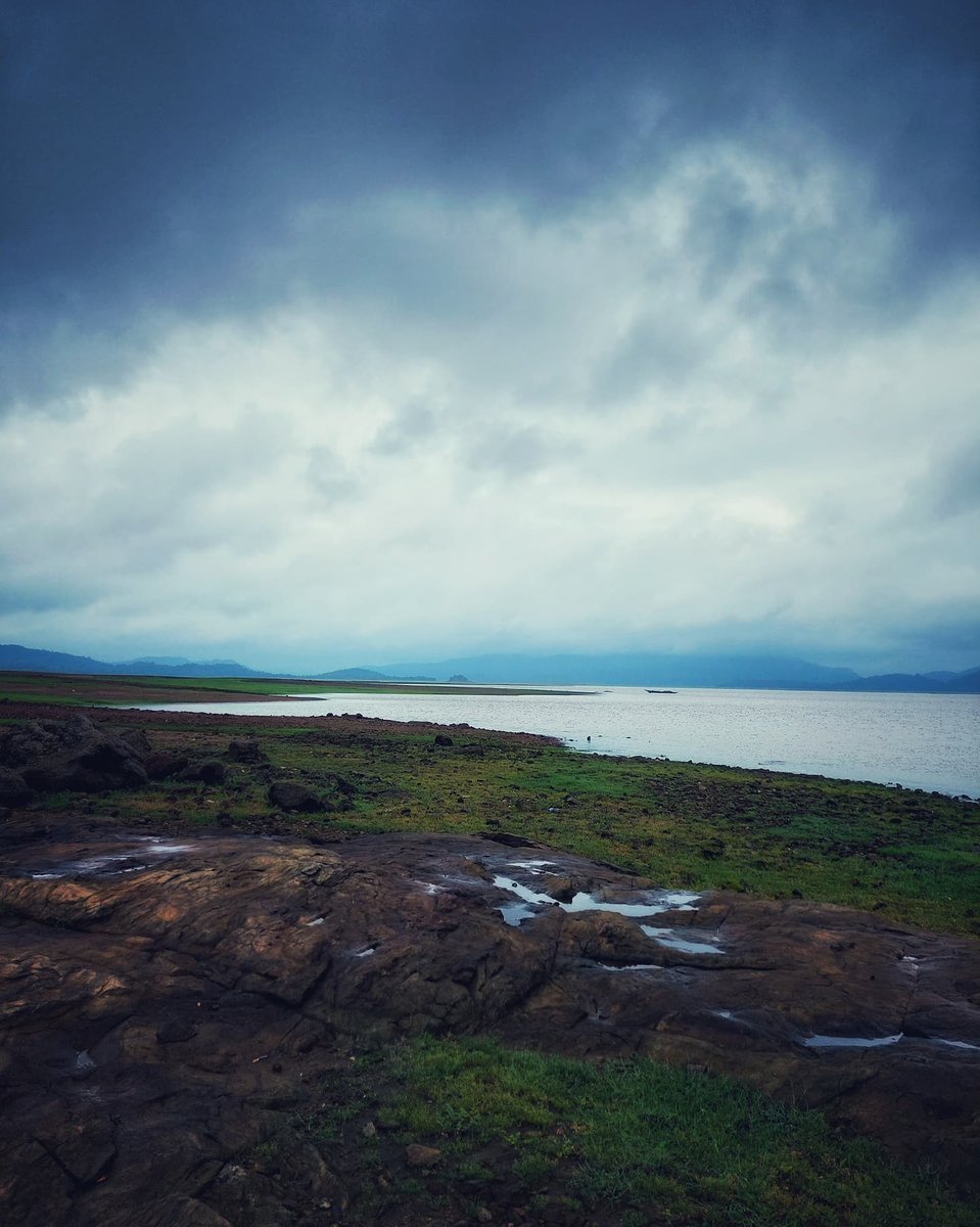 priyankranjan's tweet photo. @muhammadljunaid MONSOON vibes 😍💙 https://t.co/5bYY7NZEh0