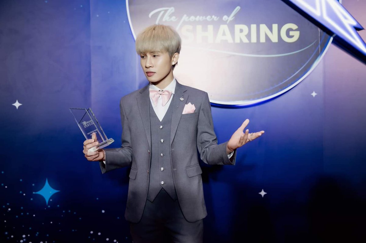 JackKimanh's tweet photo. REQUEST @phuongtuan_j97 @MTV #FridayLivestream #JackJ97 #HoaHaiDuong https://t.co/YHU8npshh6