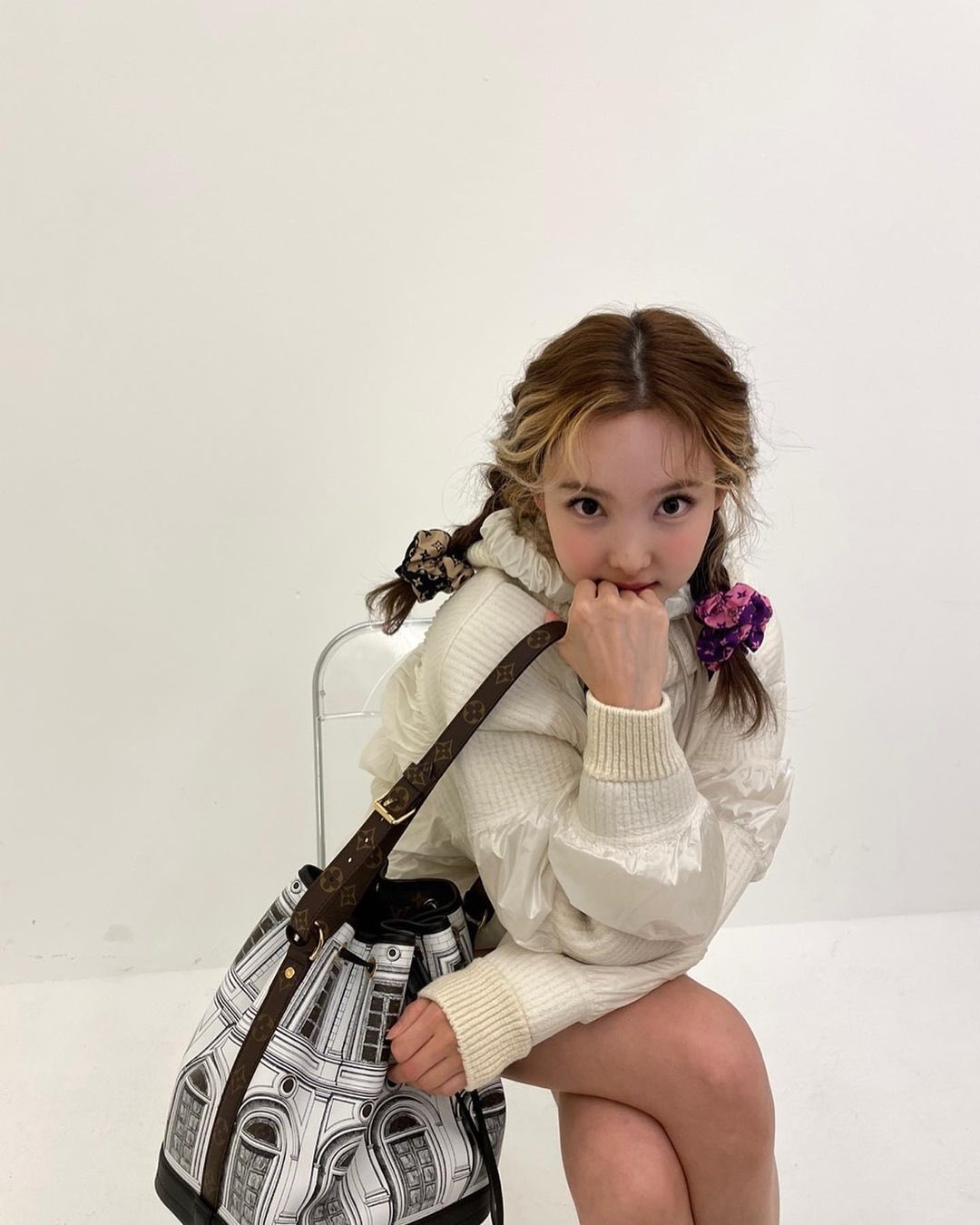 230327 twicetagram update - #ad #Nayeon @louisvuitton #LVxYayoiKusama : r/ twice