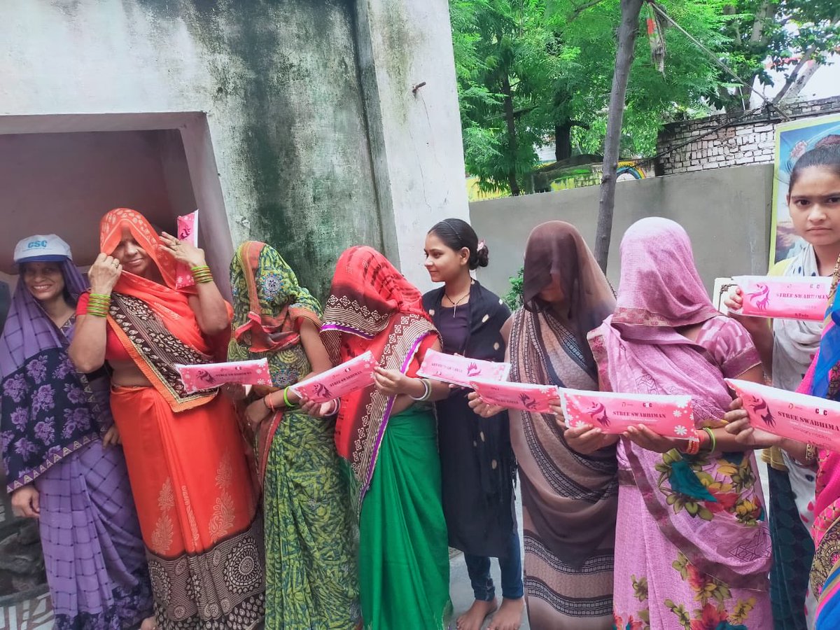dintya15's tweet photo. Sanitary pad distribution by CSC VLE to women in Hathras UP in the presence of senior male citizen - what a transformation #onlycsccandothis https://t.co/j7gLvpam9t
