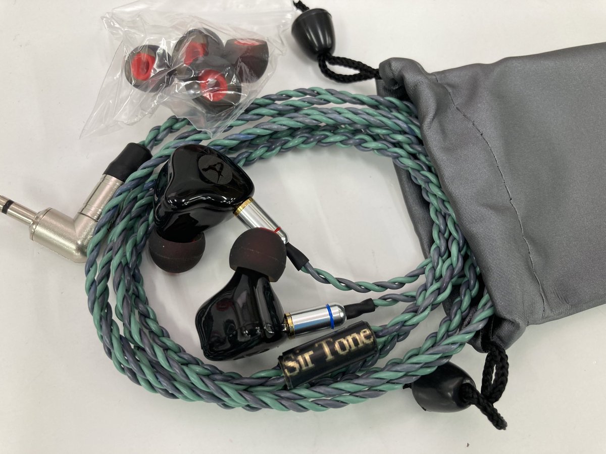 Sir_Tone_18's tweet photo. 【第38回　プレゼント企画】

発売間近　SirTone イヤホンケーブル
約1m イヤホン付きを1名様にプレゼントさせて頂きます🤗
オリジナル設計構造を有したモデルとなります
SirTone傑作品🤗

応募方法
リツイート及びフォロー願います

締切日
8月16日（月）迄

ご応募お待ちしています https://t.co/7ijhkHWjLK